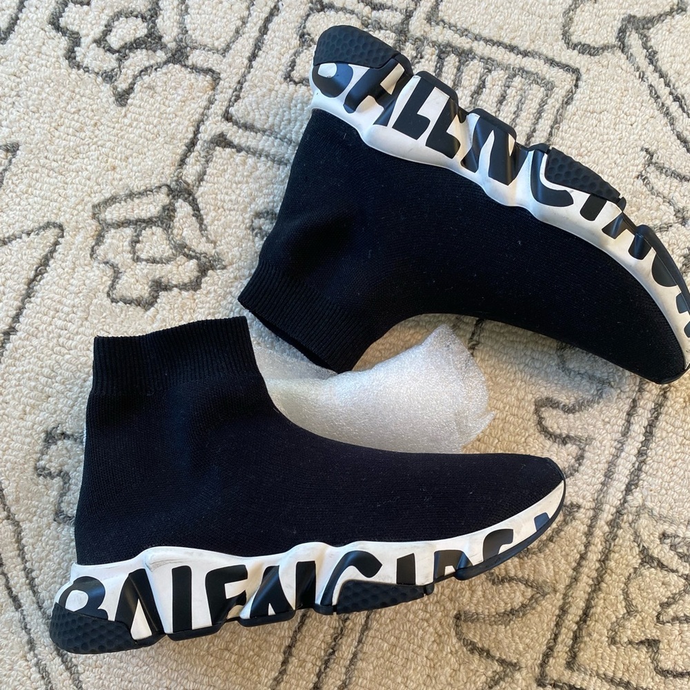 AUTHENTIC Balenciaga speed graffiti Trainers - Picture 7 of 12